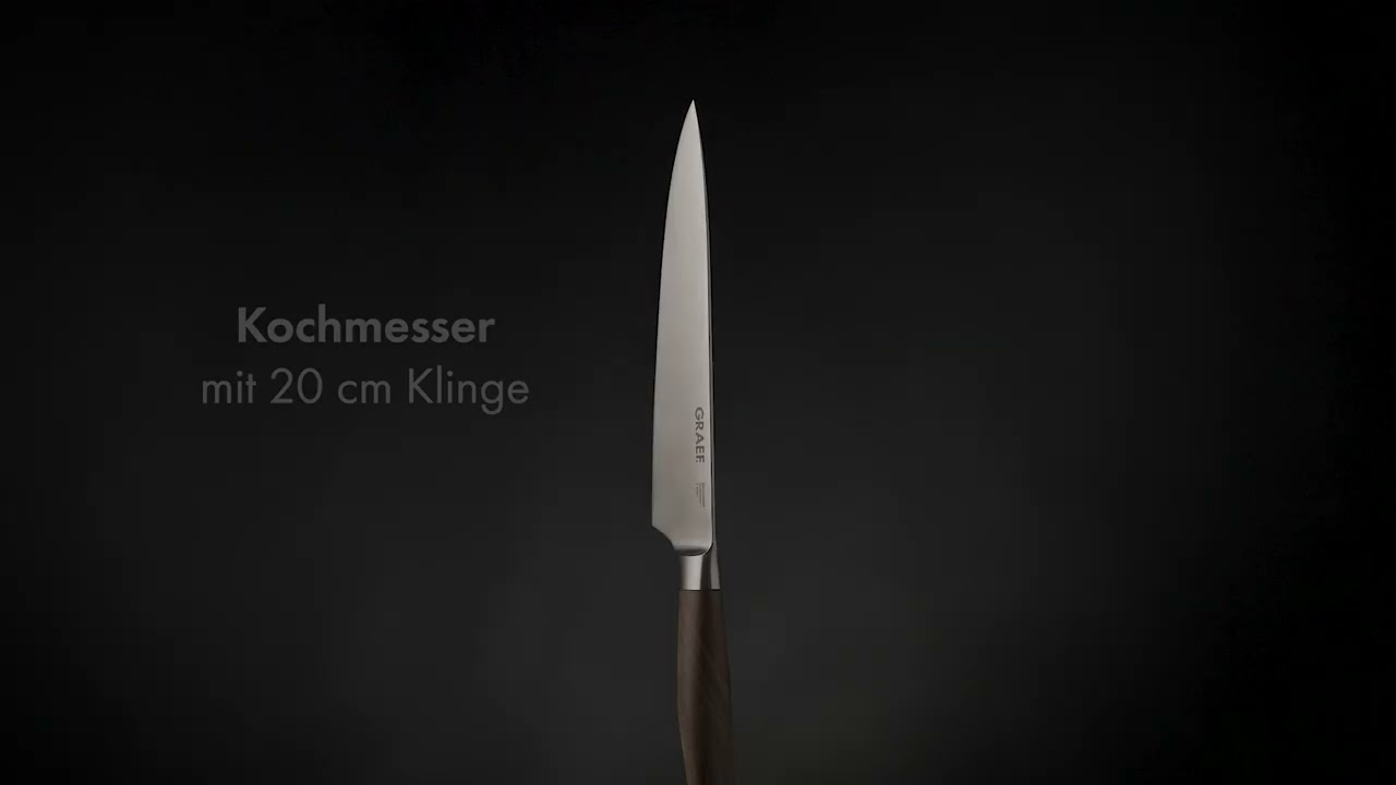 Un coltello da chef con lama da 20 cm su sfondo nero.