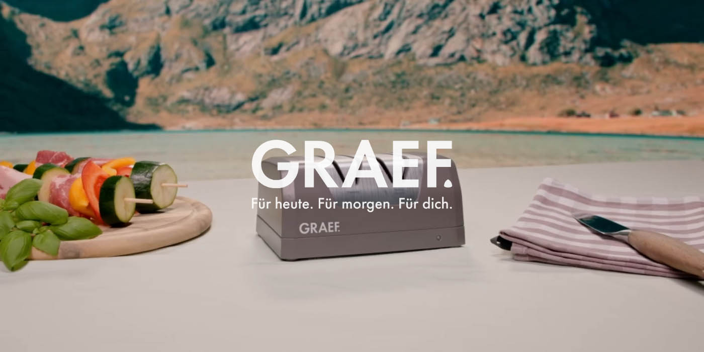 Publicité GRAEF avec nourriture, couteau et paysage en arrière-plan.