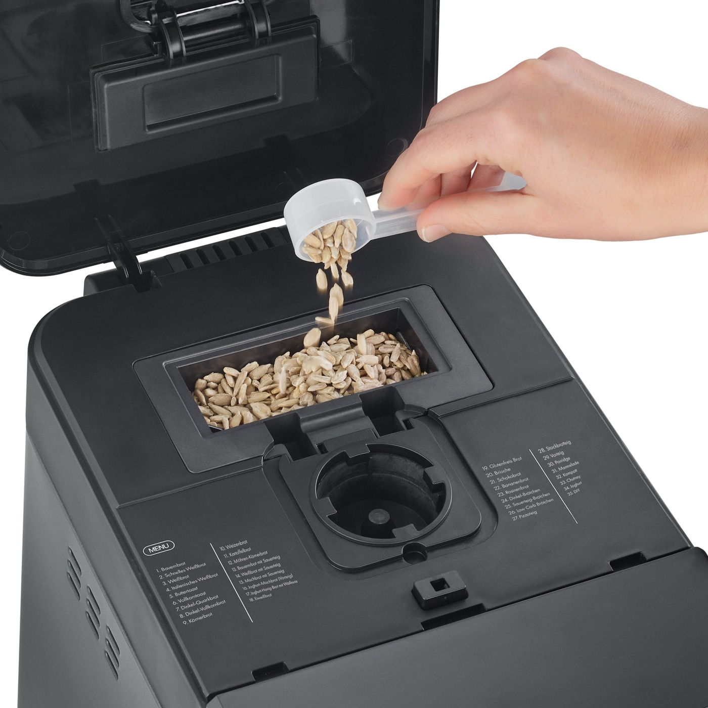 Macchina per il pane con ingredienti, mano, cucchiaio, cereali, menu, cottura, cucina, cibo