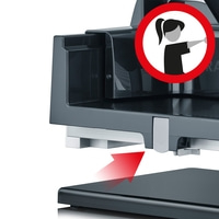 Panneau d'avertissement avec femme, flèche rouge, appareil gris, fond blanc, consigne de sécurité