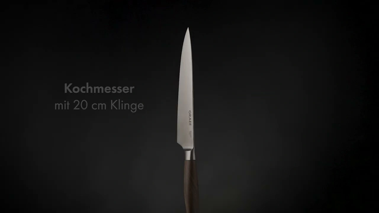 Un coltello da chef con lama da 20 cm su sfondo nero.