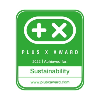 Plus X Award 2022 pour la durabilité, logo vert avec texte et symboles