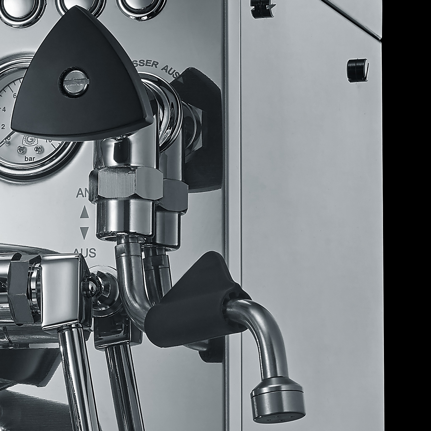 Machine à expresso, chrome, vanne vapeur, manomètre, triangle, métal, préparation du café, gros plan, détail