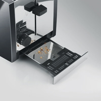 Grille-pain avec ramasse-miettes, chrome et noir, gros plan, détail, appareil de cuisine
