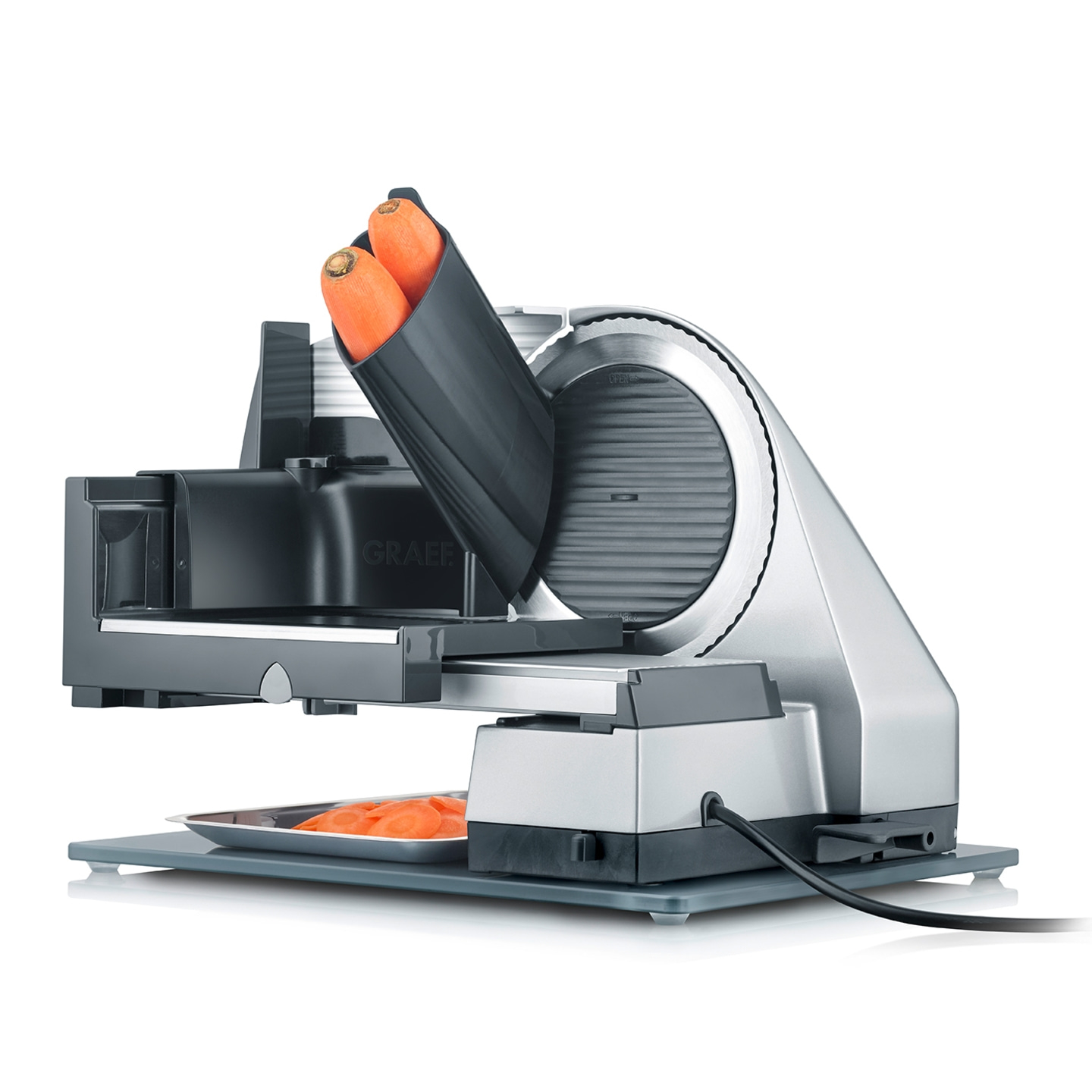 Trancheuse de légumes avec carottes, argent et gris, électrique, cuisine, aliments