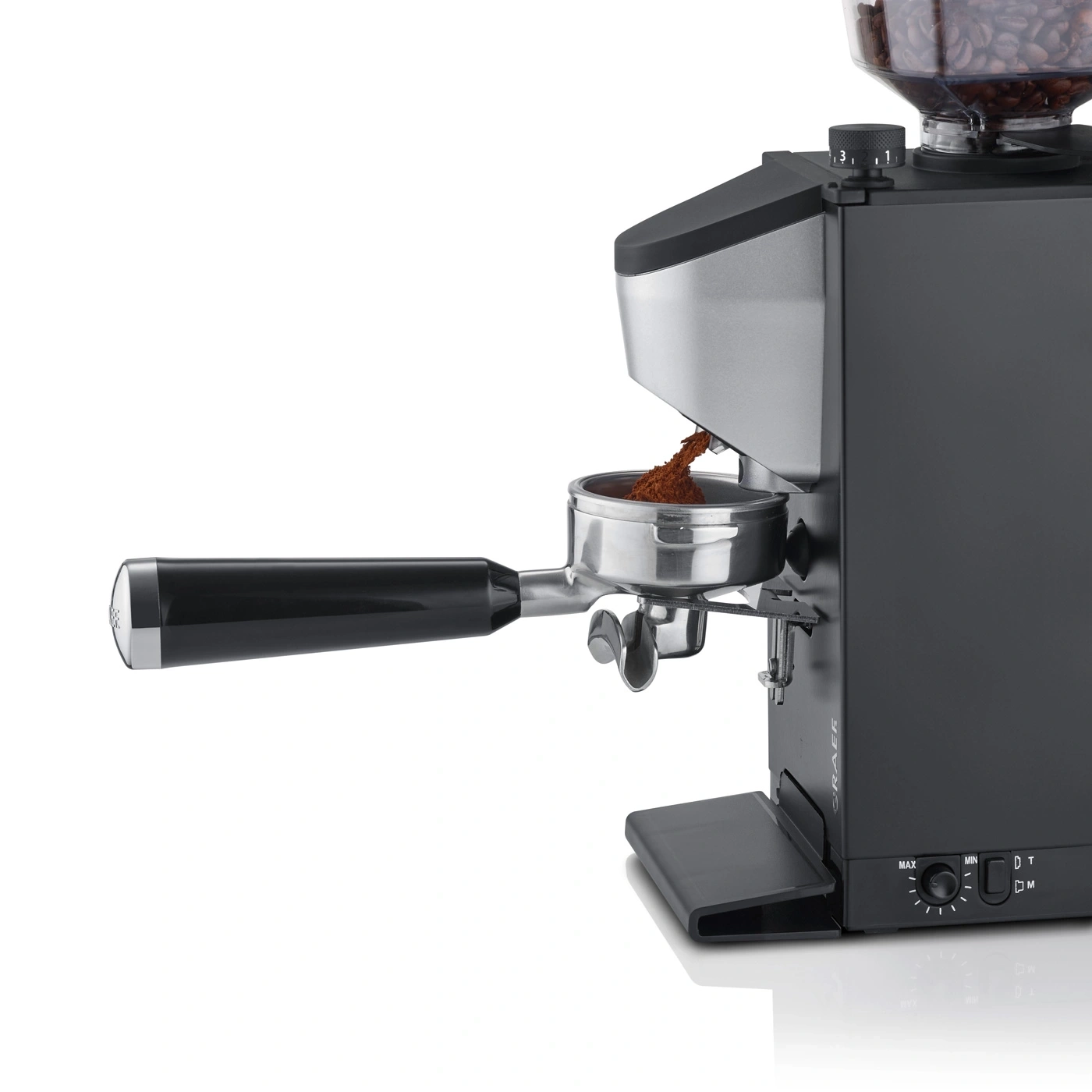 Macinacaffè con portafiltro, chicchi di caffè e alloggiamento nero