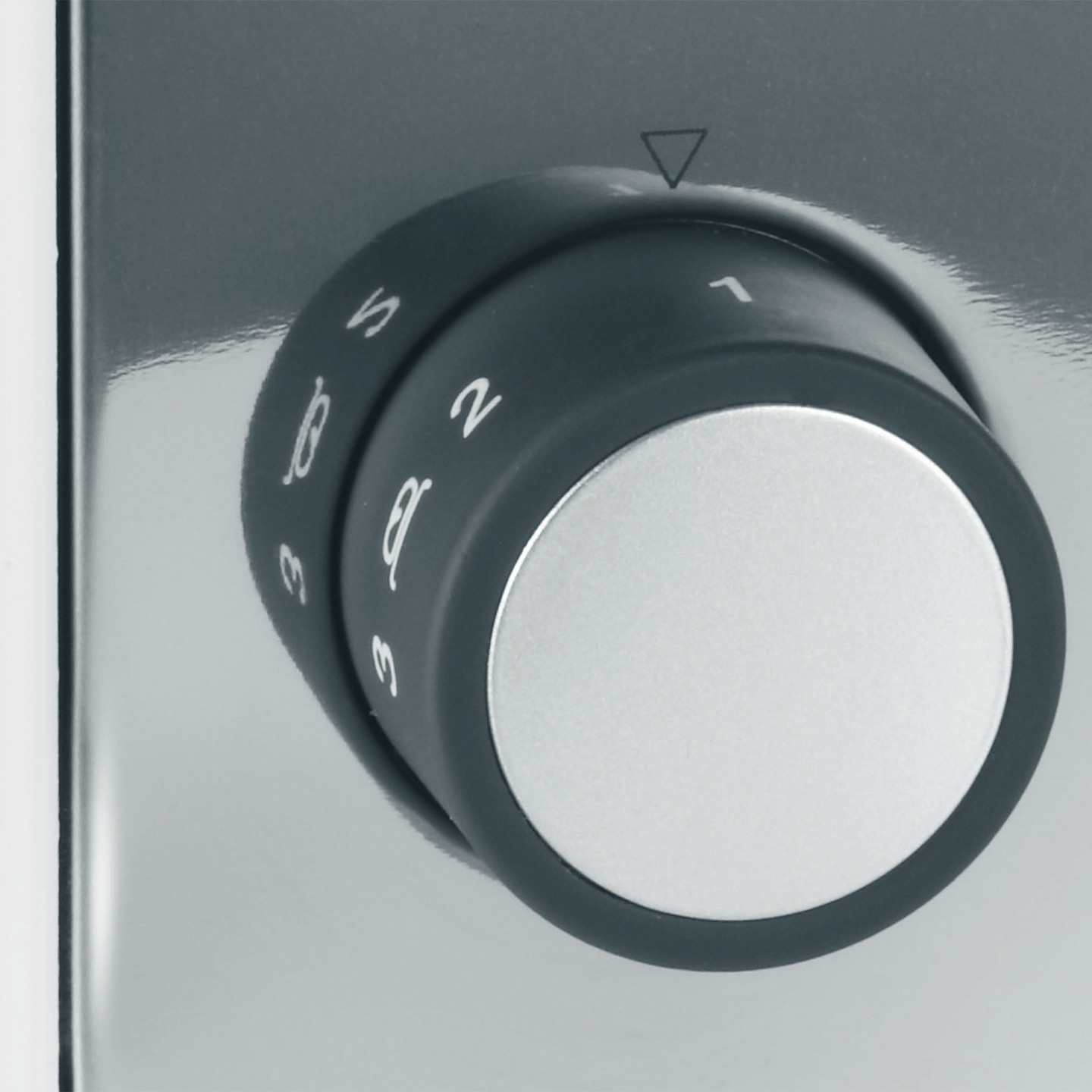 Bouton rotatif avec des chiffres et un triangle indiquant la position actuelle.