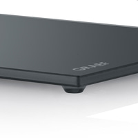 Primo piano di una bilancia nera con la scritta GRAEF su sfondo bianco