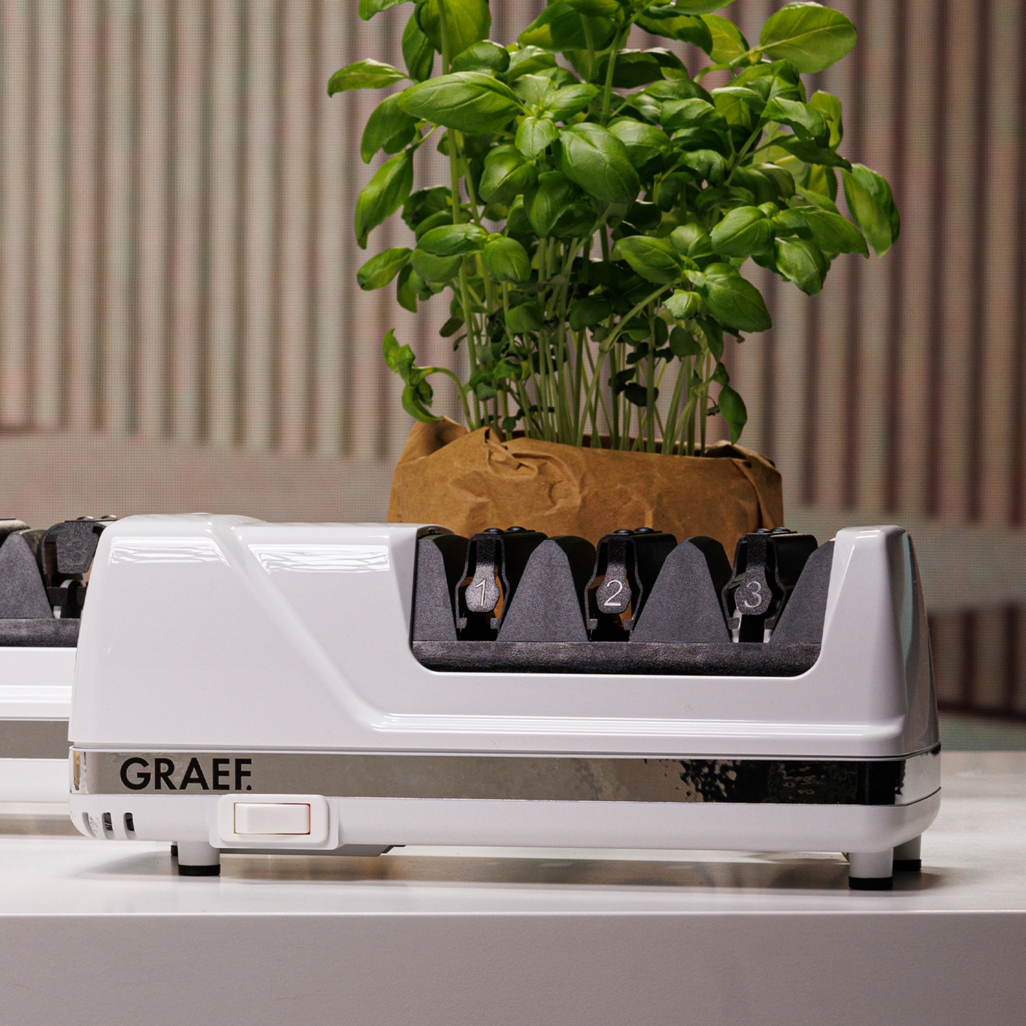 White kitchen appliance with herbs in the background and the numbers 1, 2, 3.