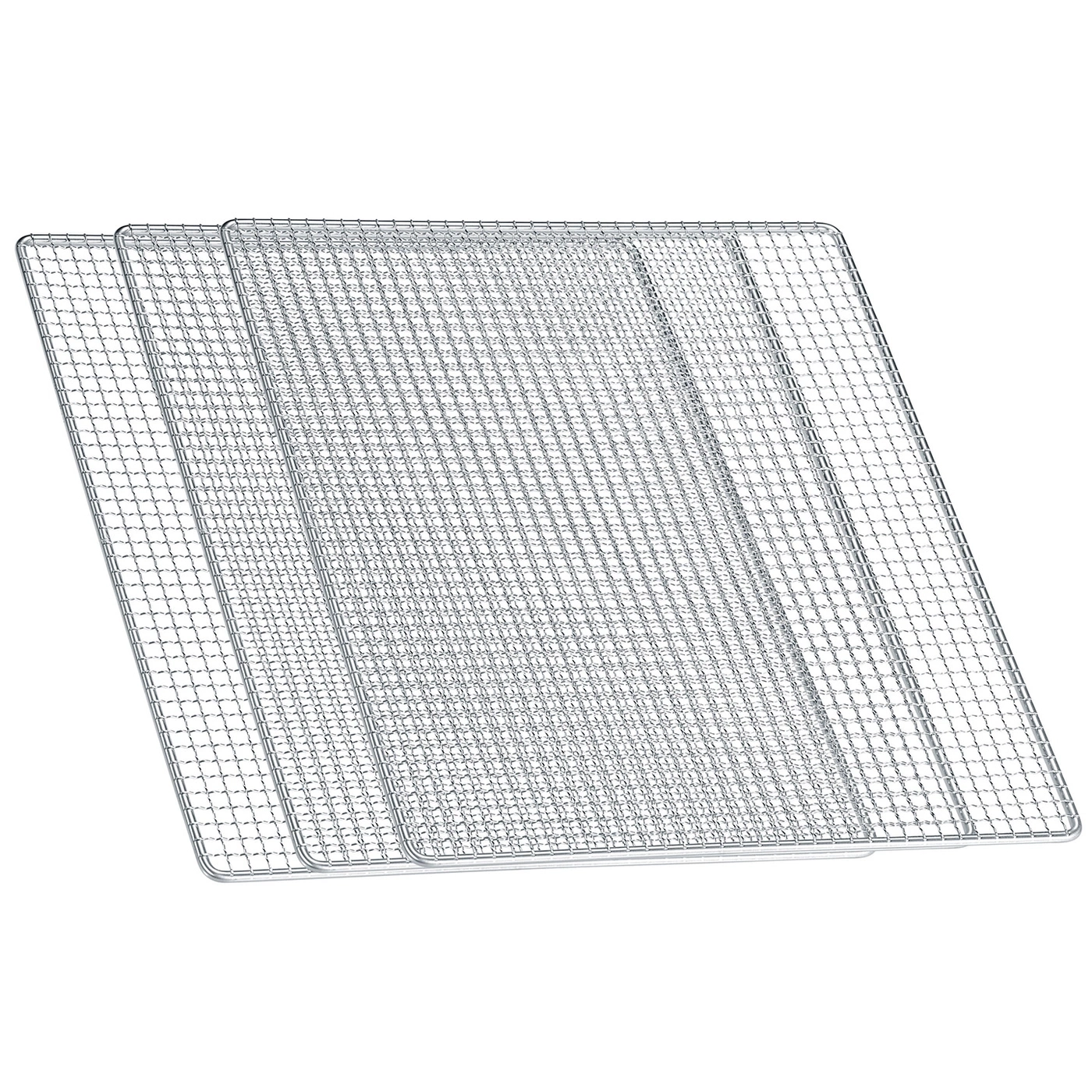 Trois grilles métalliques empilées, pour four ou grill, vue rapprochée.