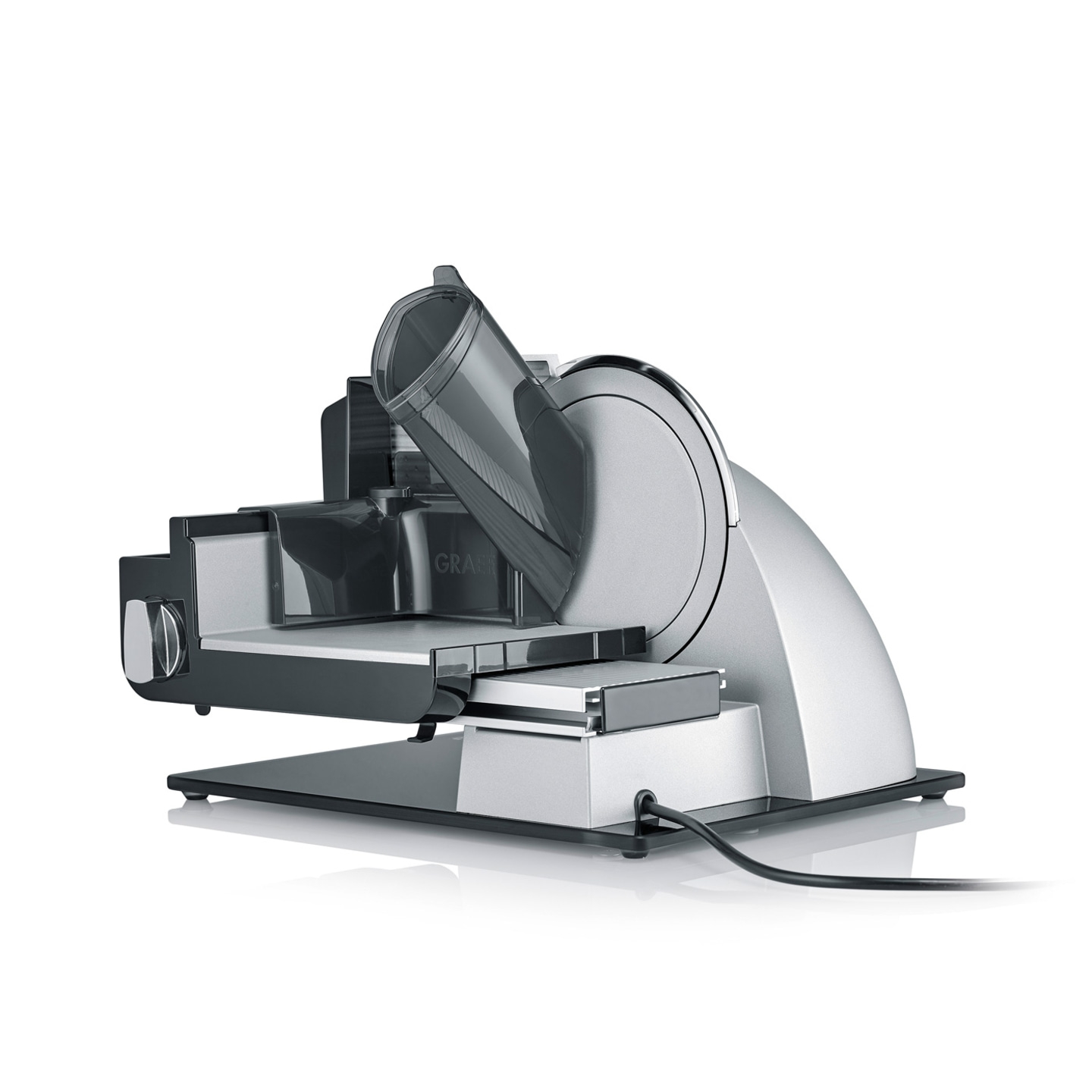 Trancheuse électrique argentée avec câble noir et détails, isolée sur fond blanc.