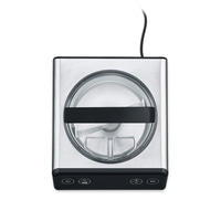 Machine à crème glacée, acier inoxydable, commandes noires, cordon d'alimentation, gros plan, isolé