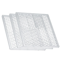 Trois plaques de grille transparentes empilées, pour une utilisation en cuisine ou similaire.