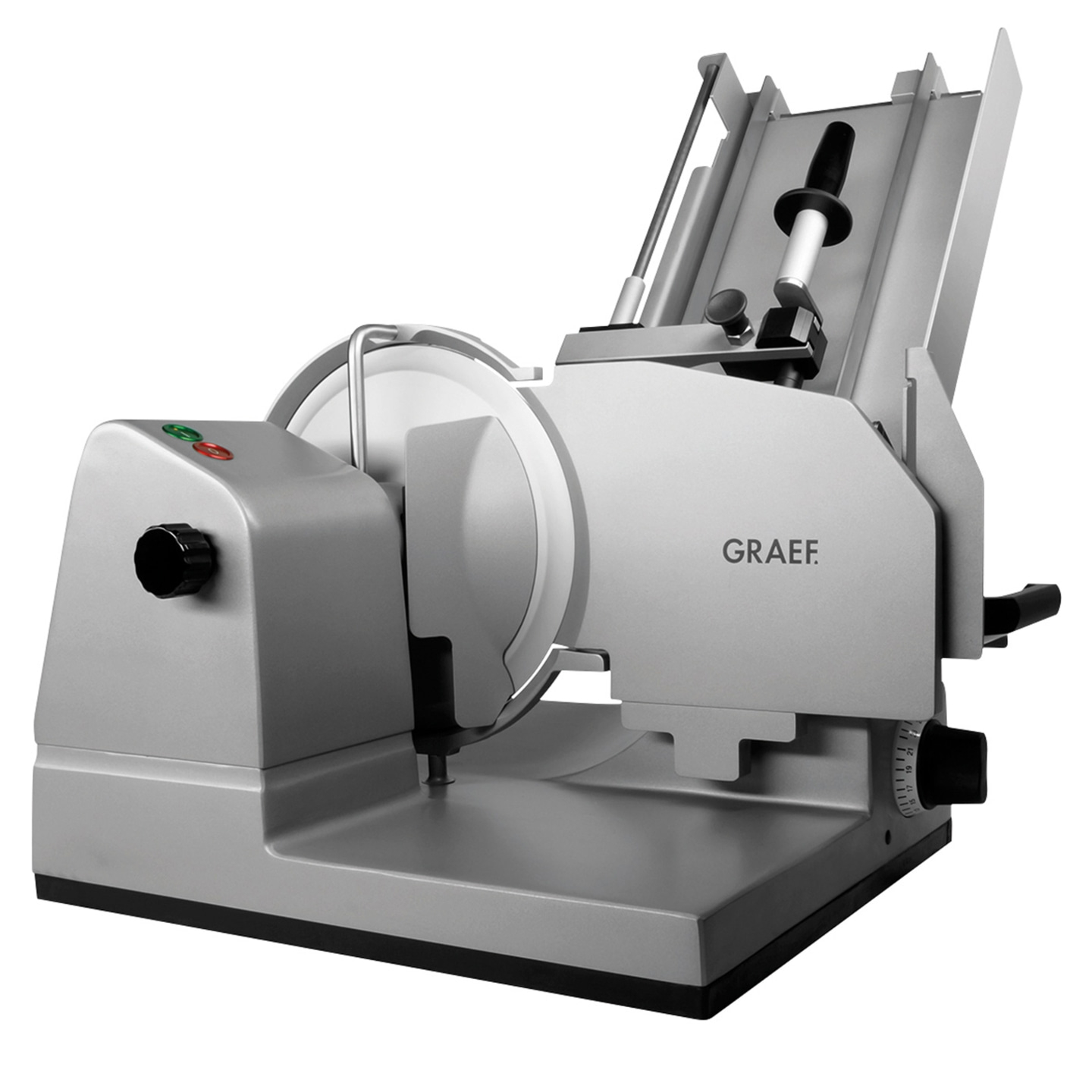 Affettatrice Graef argentata con lama e manopole, primo piano, elettrodomestico