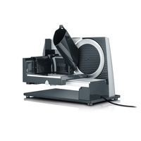 Trancheuse Graef, électrique, grise, avec câble noir, isolée sur fond blanc