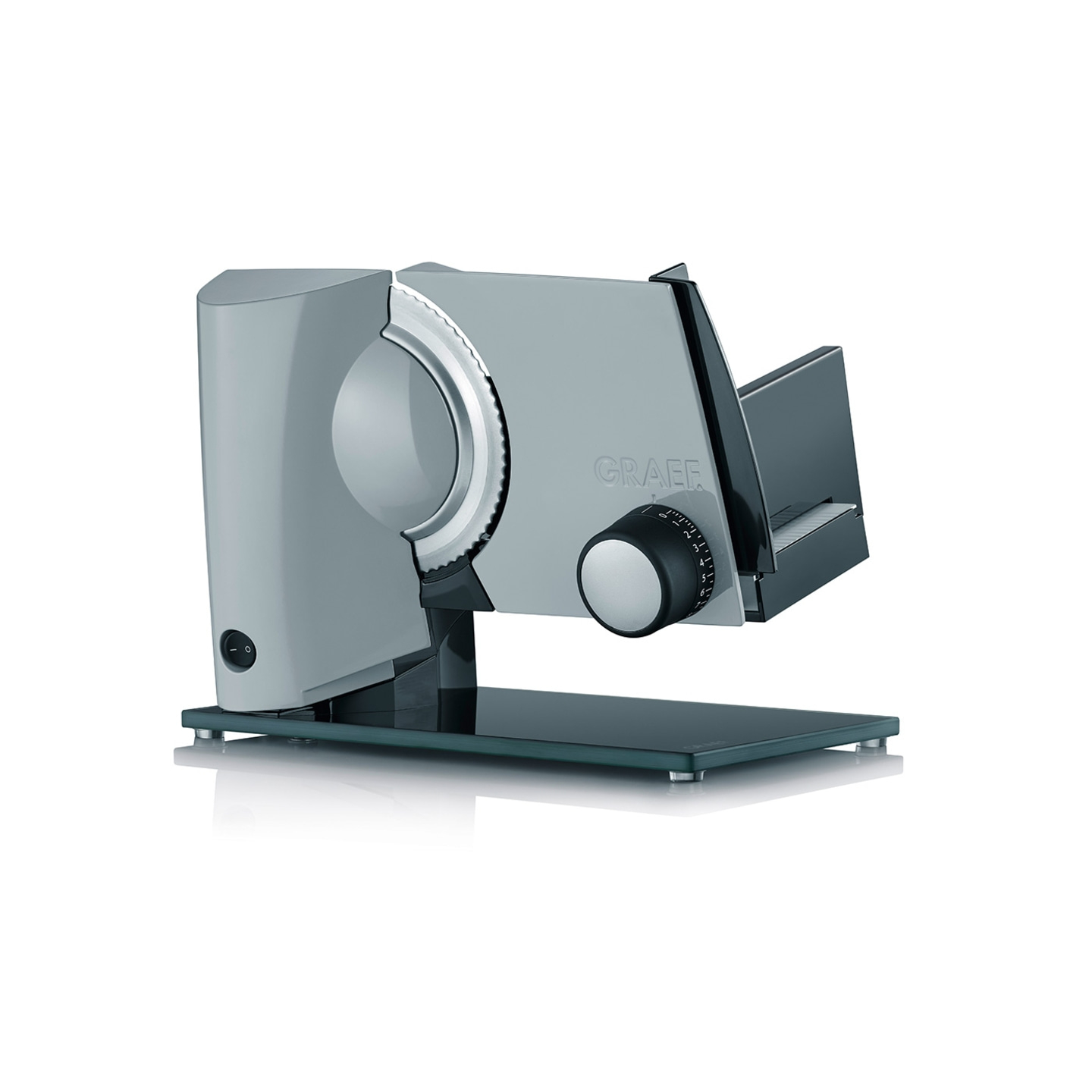 Trancheuse Graef grise avec lame et cadran, sur socle en verre, appareil de cuisine