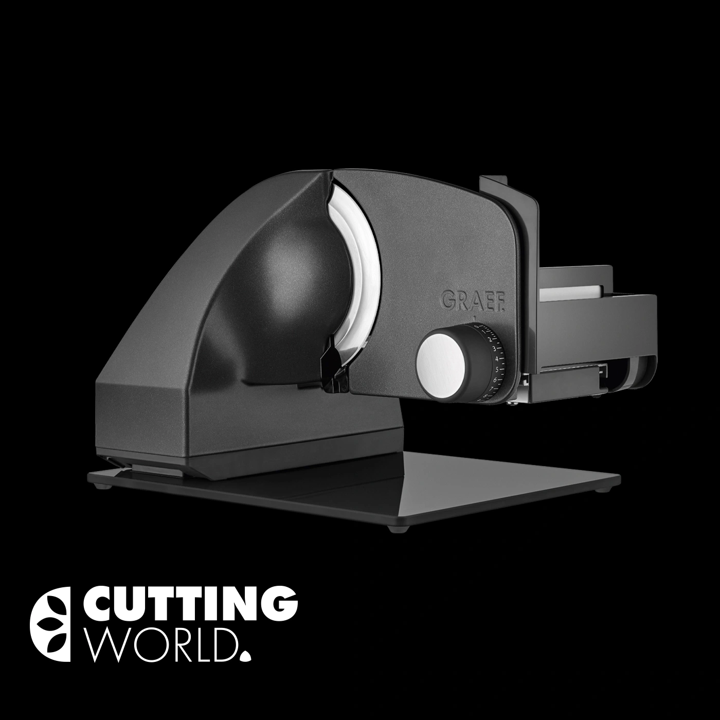 Trancheuse noire avec logo 'CUTTING WORLD' sur fond noir, photo produit.