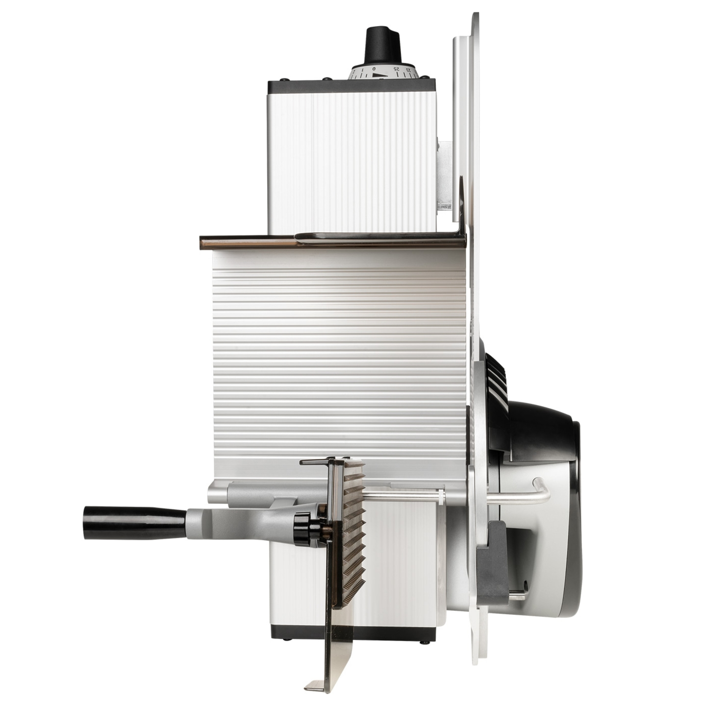 Affettatrice per carne, argento, con manico e manopola neri, dettaglio ravvicinato