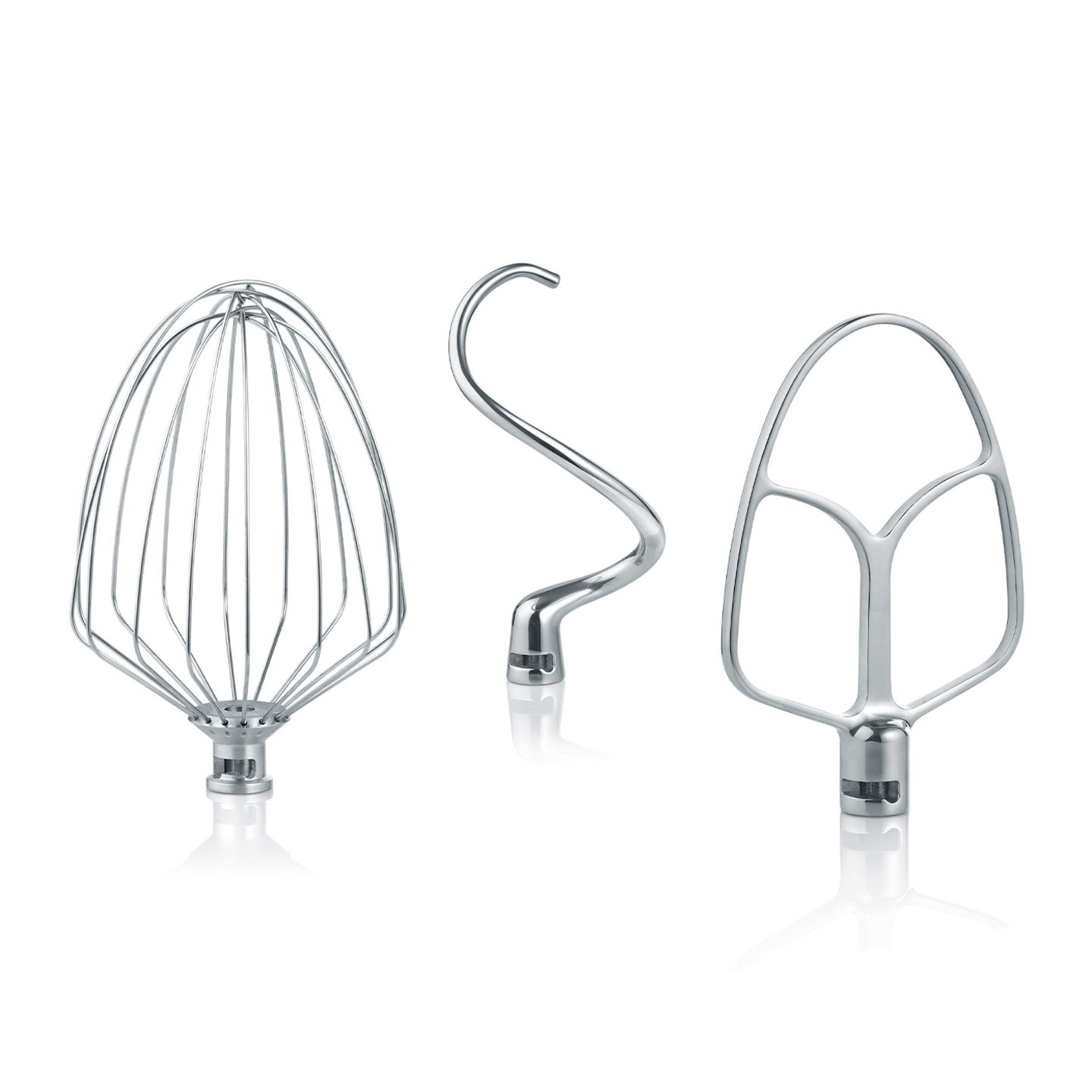 Trois accessoires de mixeur : fouet, crochet pétrisseur, batteur plat, ustensiles de cuisine en acier inoxydable.
