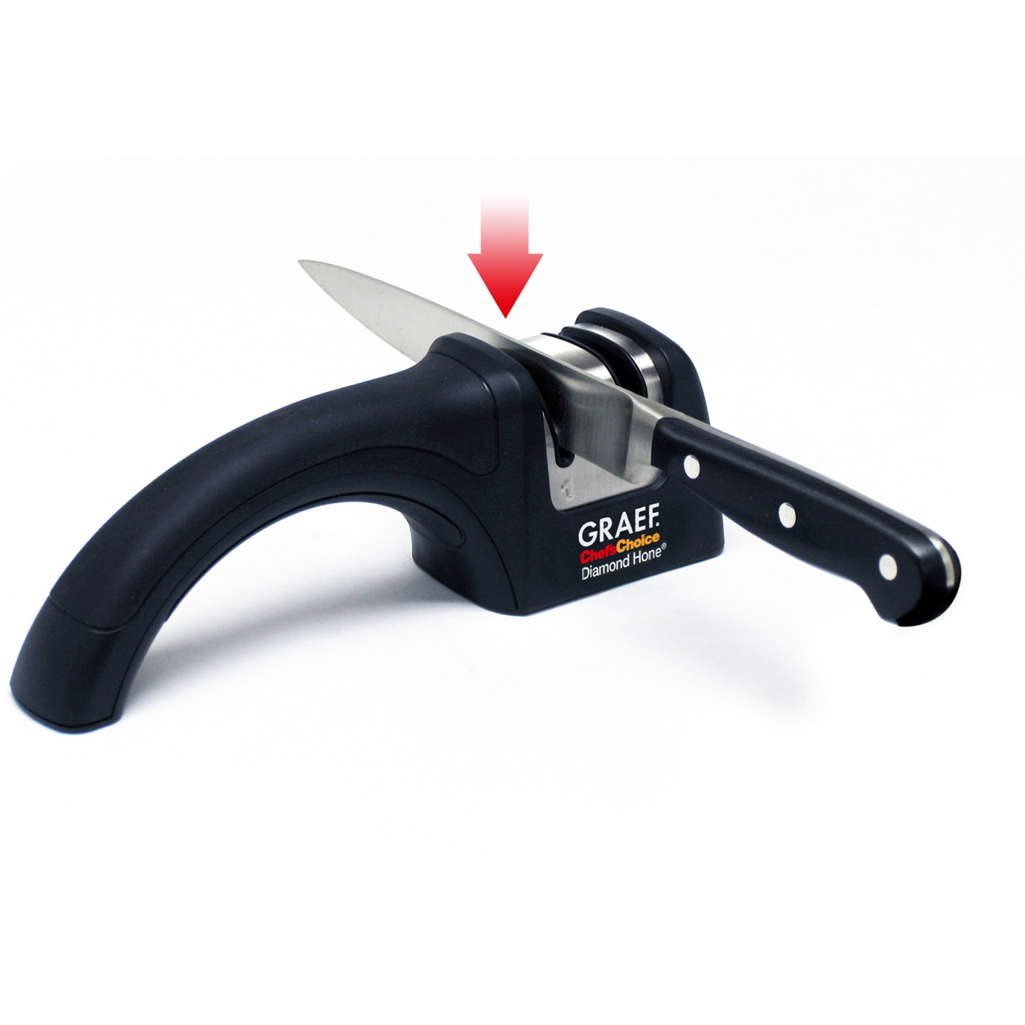 Couteau aiguisé avec un aiguiseur, flèche pointant vers le bas, manche noir.