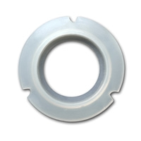 Anneau en plastique gris avec des découpes et un trou au milieu