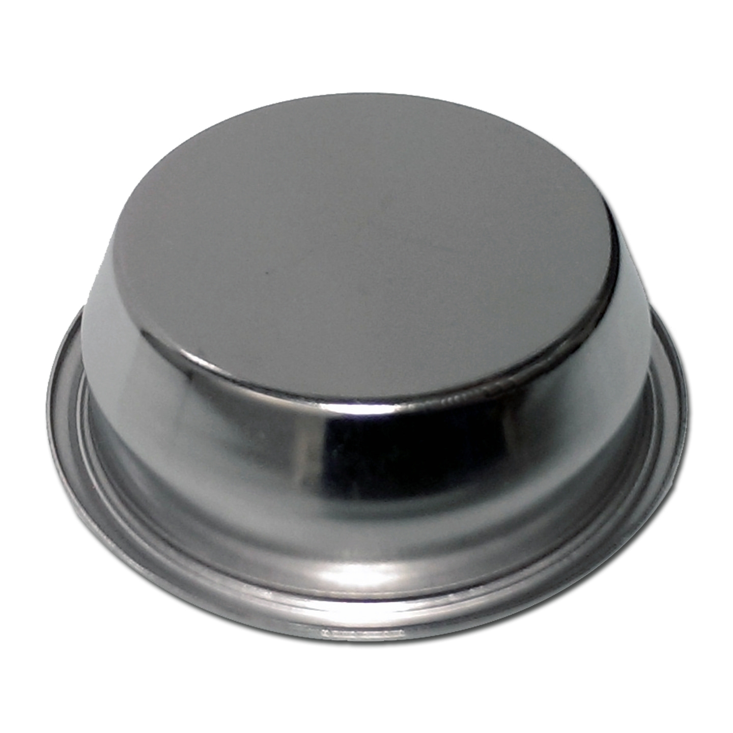 Tasse en métal brillant avec un large bord, probablement pour le café ou l'espresso