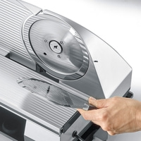 Affettatrice, primo piano, coltello, mano, acciaio inossidabile, cucina, elettrodomestico, taglio, cibo, metallo