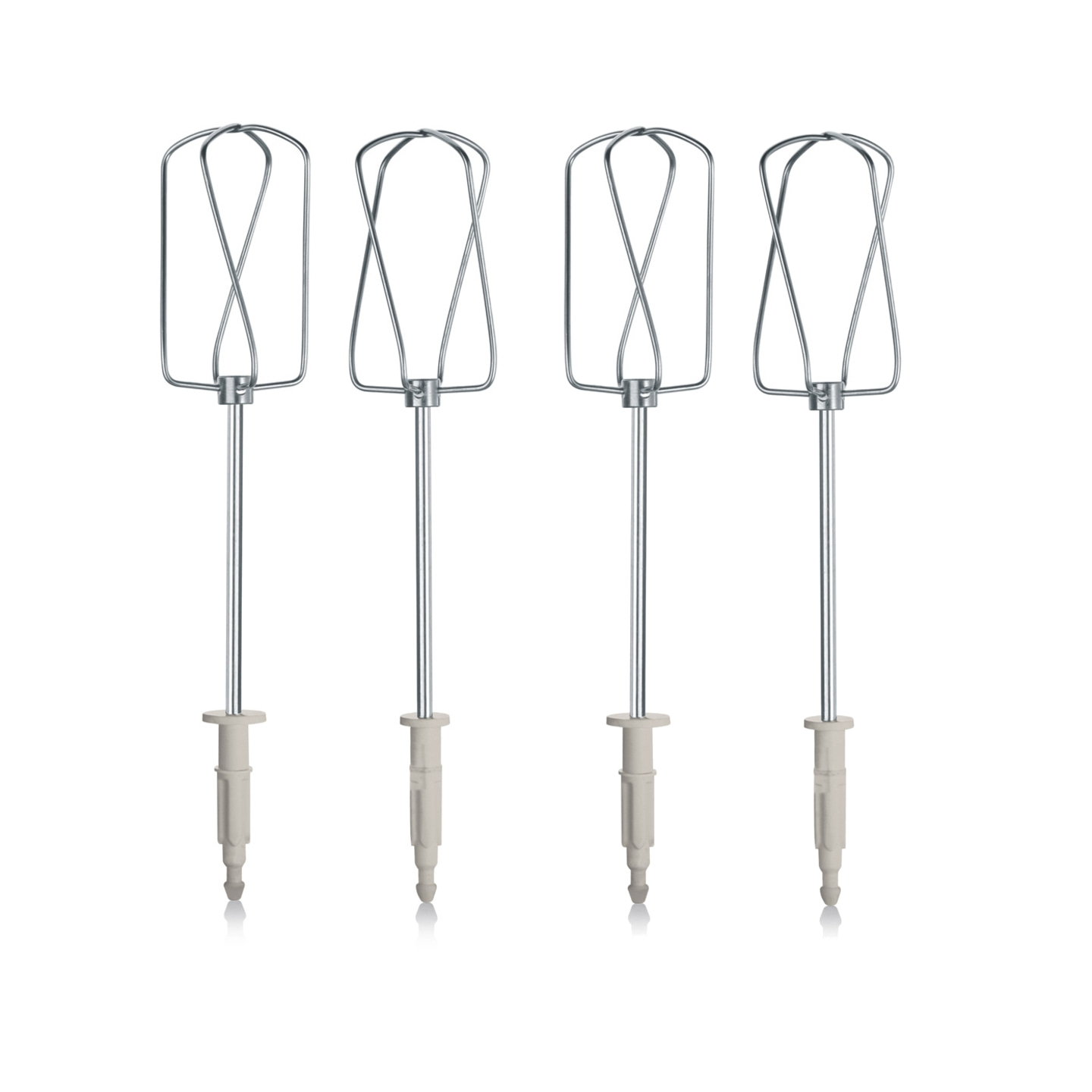 Quatre fouets pour un batteur à main isolés sur fond blanc.