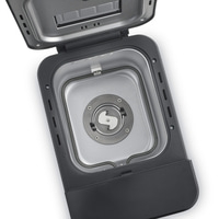 Macchina per il pane, aperta, vista interna, serpentina, teglia, coperchio, dettaglio, primo piano