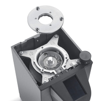 Macinacaffè, smontato, macina, metallo, viti, display, manopola, primo piano.