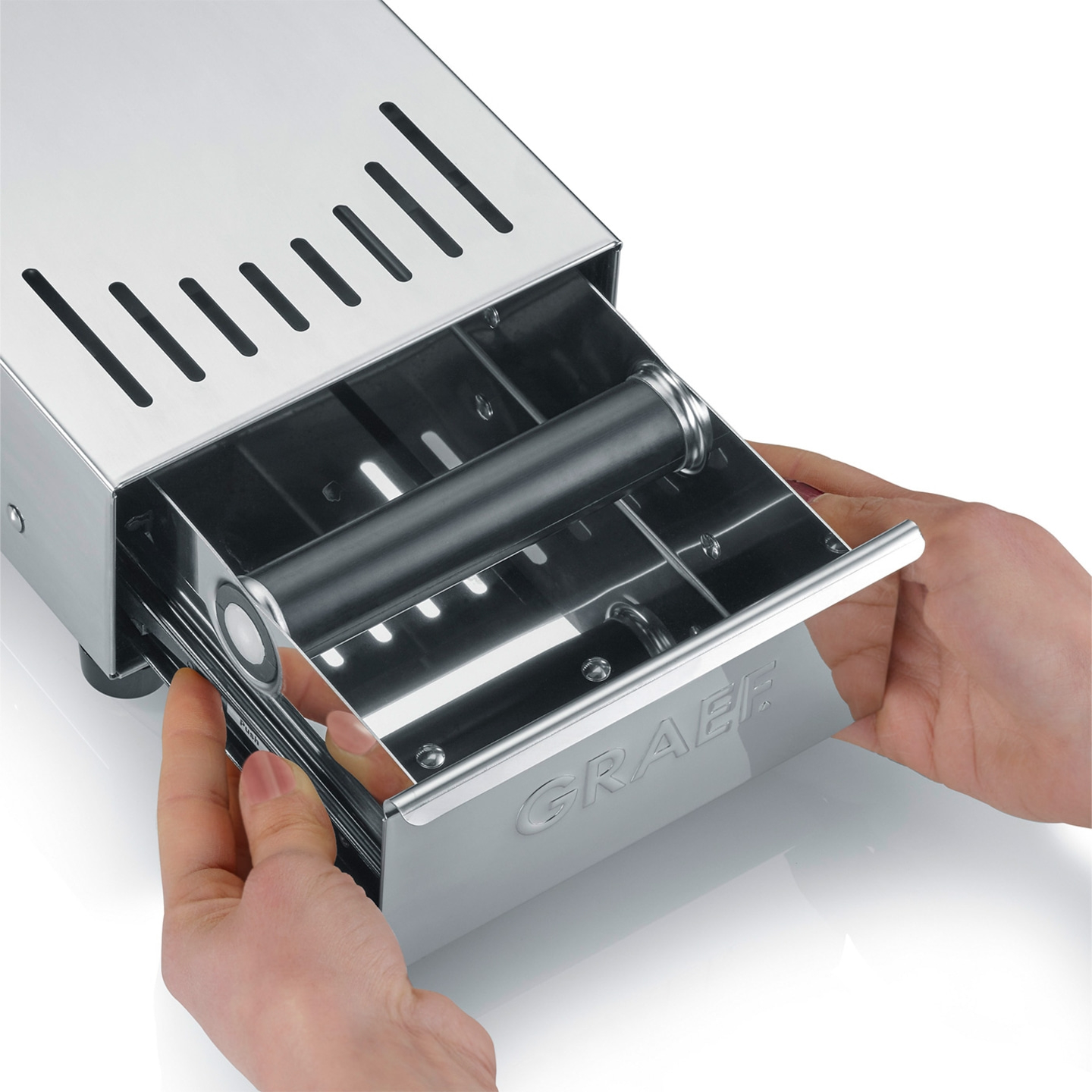Dispositivo in acciaio inossidabile con cassetto, mani che tirano il cassetto, logo GRAEF visibile.