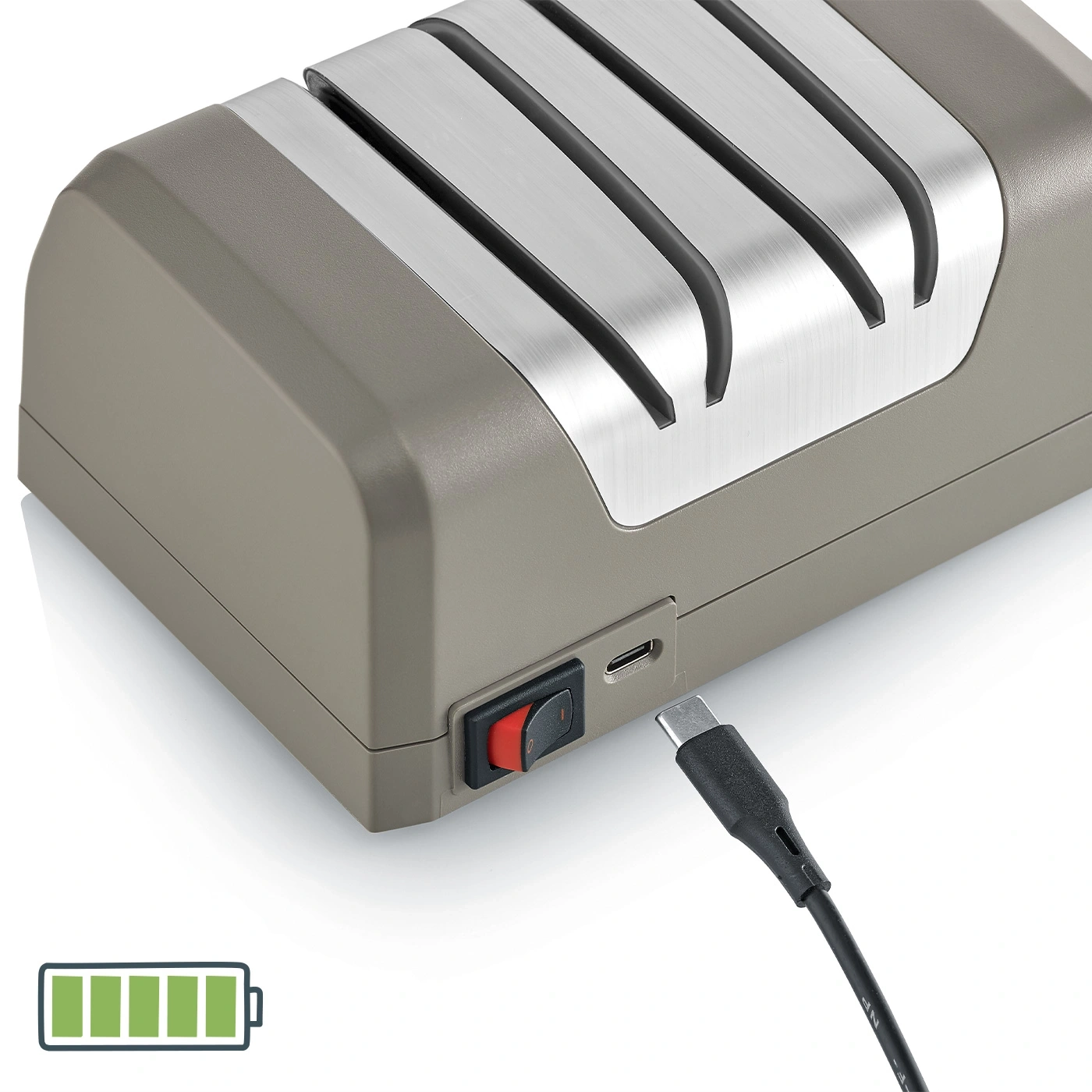 Affilacoltelli elettrico, grigio, con cavo di ricarica e indicatore batteria, in carica.