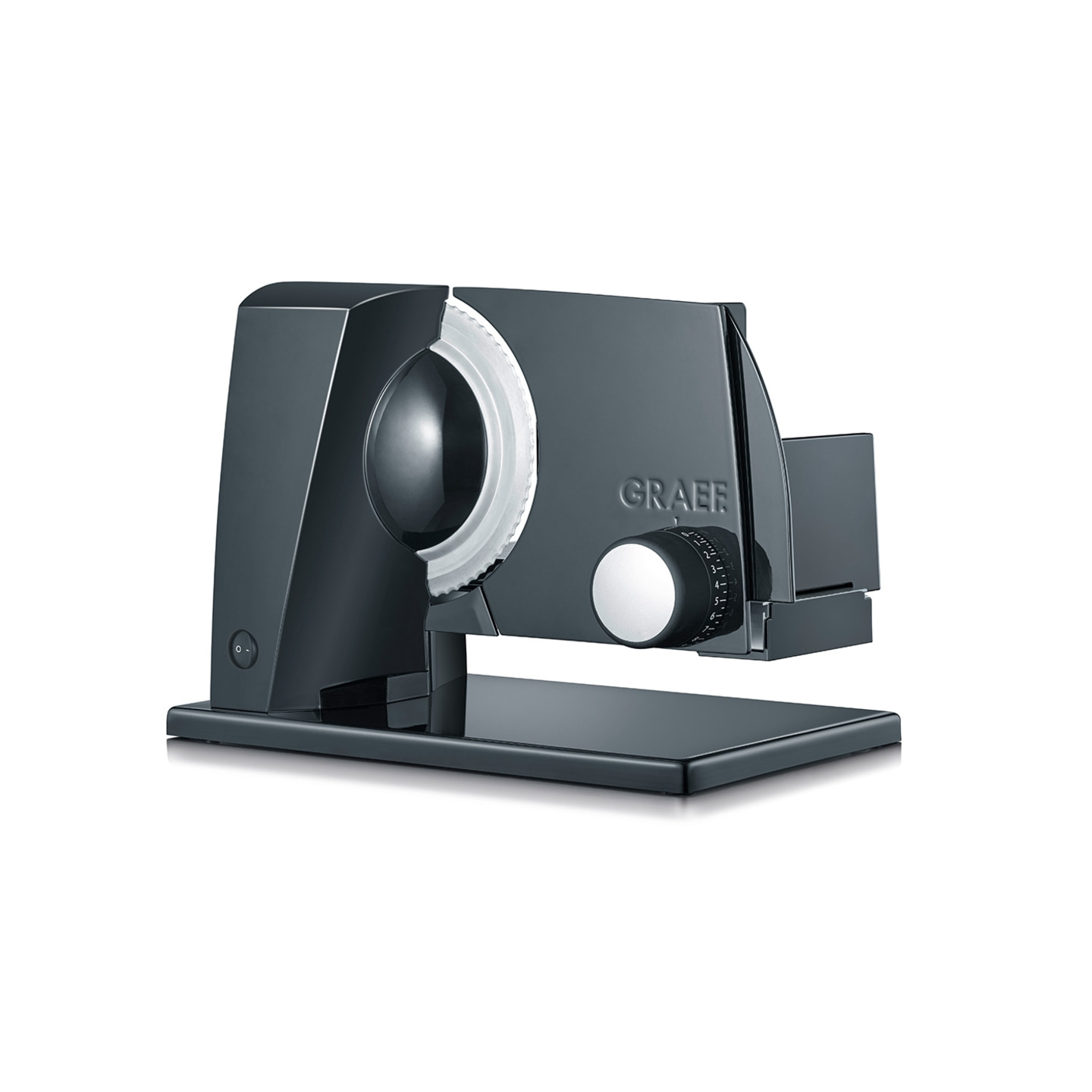 Trancheuse Graef noire avec bouton et lame, isolée sur fond blanc, appareil de cuisine