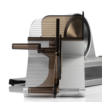 Trancheuse à viande, gros plan, partie plastique transparente, métal argenté, fond blanc