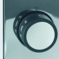 Gros plan d'un cadran avec des chiffres et un triangle indiquant le réglage actuel.