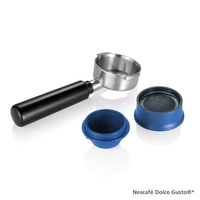 Macchina da caffè con accessori, blu e argento, su sfondo bianco.