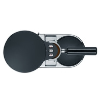 Machine à café vue de dessus, avec poignée et boutons noirs, sur fond blanc.