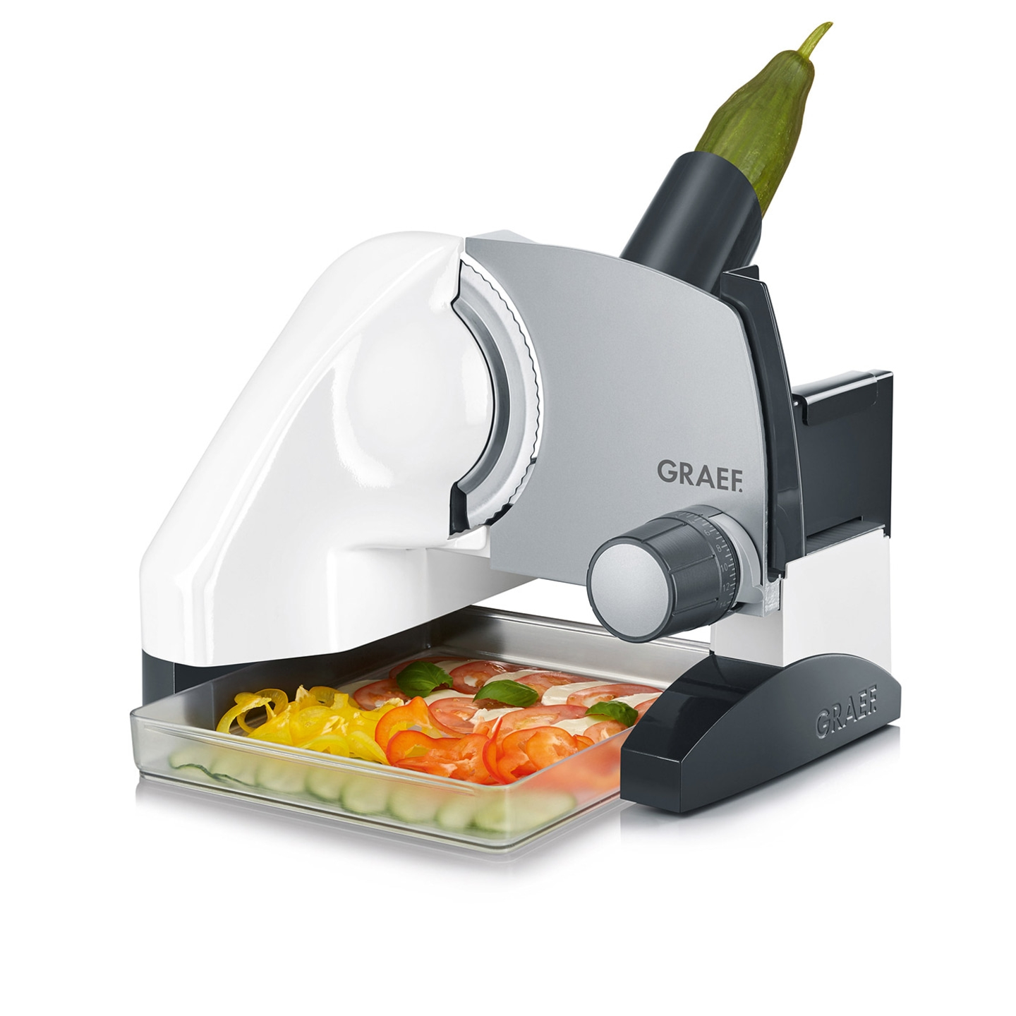 Trancheuse Graef avec légumes et tomates dans le bac de collecte