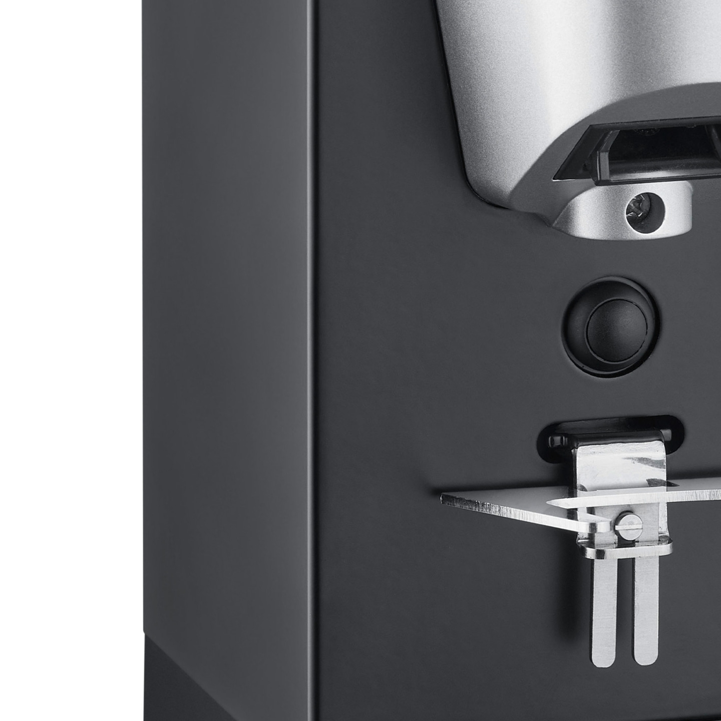 Gros plan d'un appareil noir avec des accents argentés et un bouton