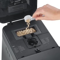 Macchina per il pane con ingredienti, mano, cucchiaio, cereali, menu, cottura, cucina, cibo